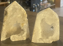 Load image into Gallery viewer, Druzy White Geode Crystal Tower