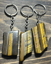 Load image into Gallery viewer, KEYCHAIN-ROUGH POINT - Assorted Stones