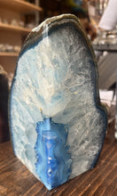 Load image into Gallery viewer, Large Agate Crystal Geode Cut Base
