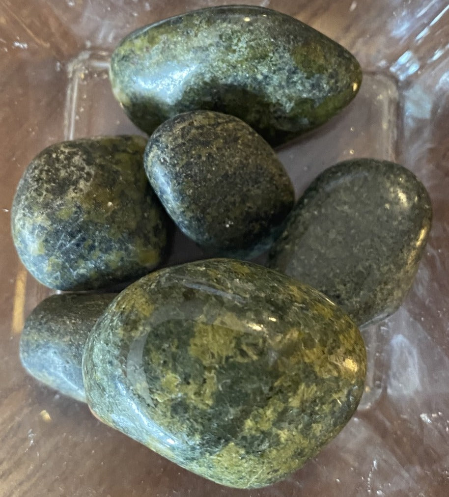 NEPHRITE JADE-TUMBLED STONE